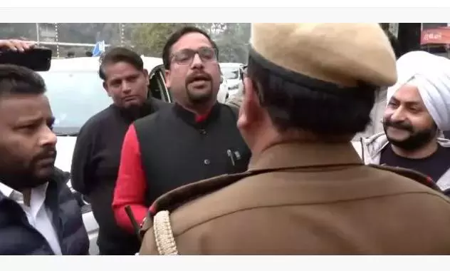 BJP cant stop us from going to our offices: Suspended AAP MLAs stopped at Delhi Assembly gates BJP cant stop us from going to our offices: Suspended AAP MLAs stopped at Delhi Assembly gates