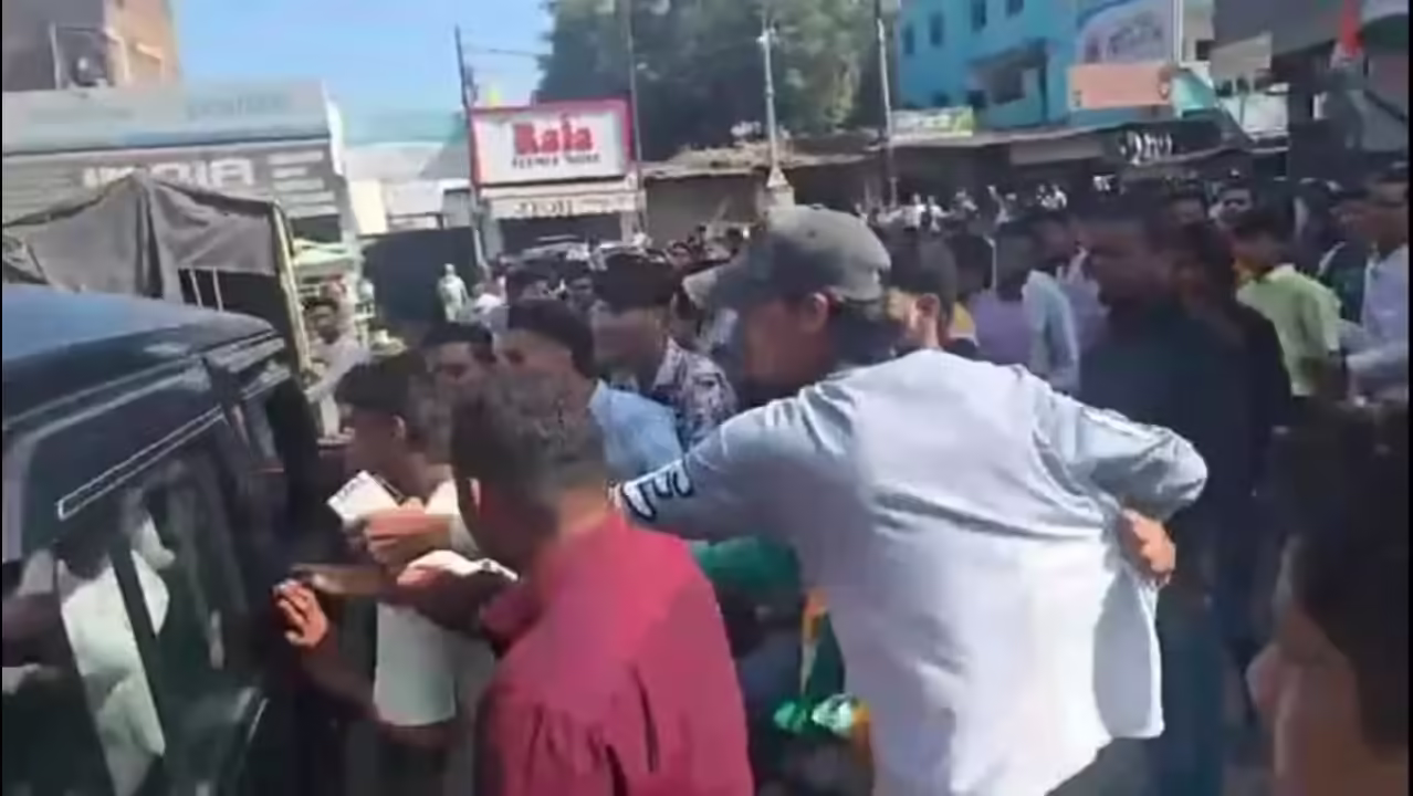 60 booked for rioting, attack during AIMIM rally in Maharashtra 60 booked for rioting, attack during AIMIM rally in Maharashtra