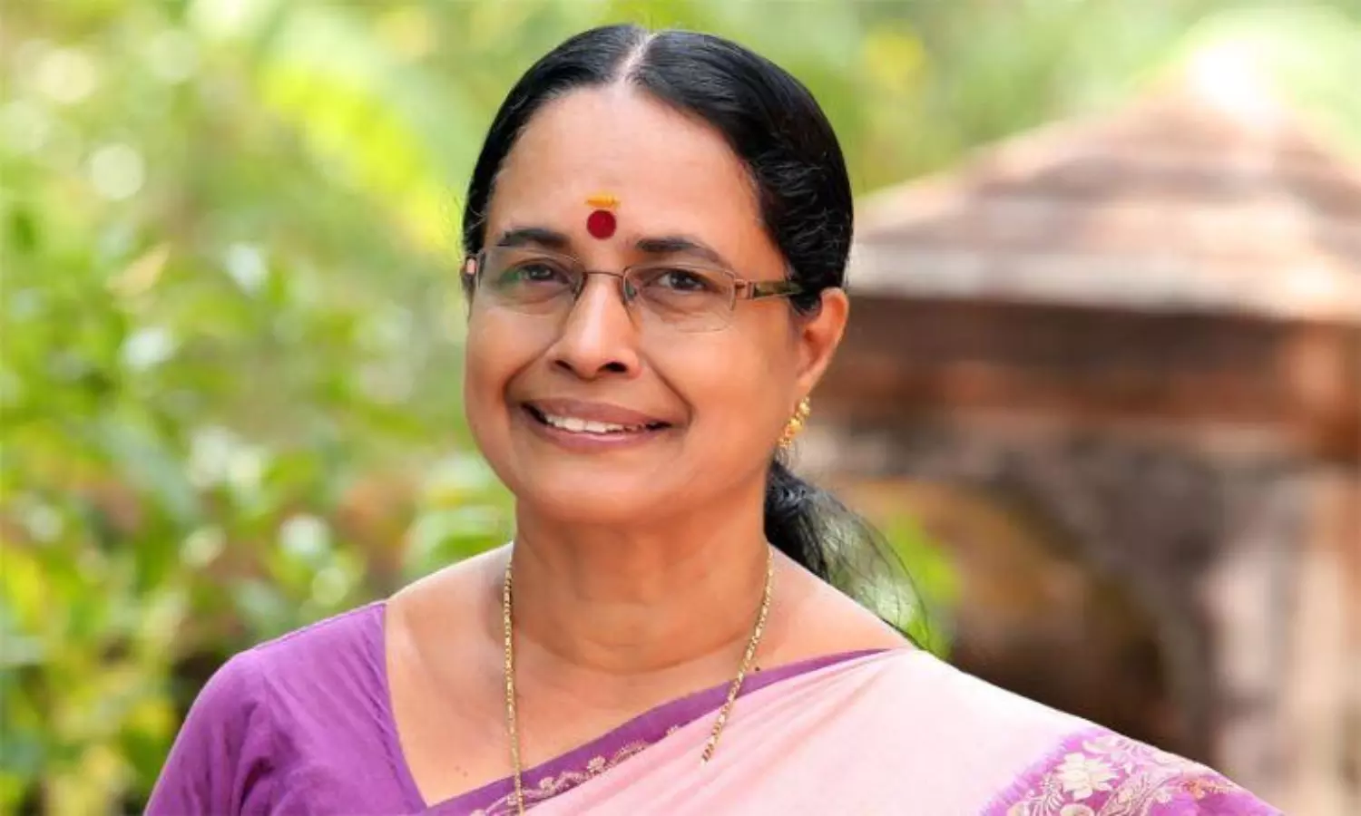 CPI-M jolted as three time Kerala MLA Ayisha Potty joins Congress