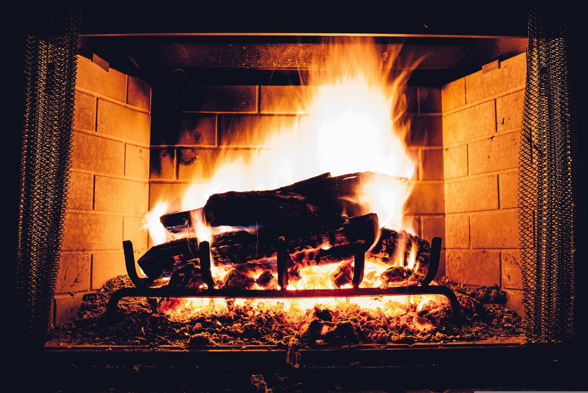 Burning firewood at home in winter fuels air pollution, premature deaths