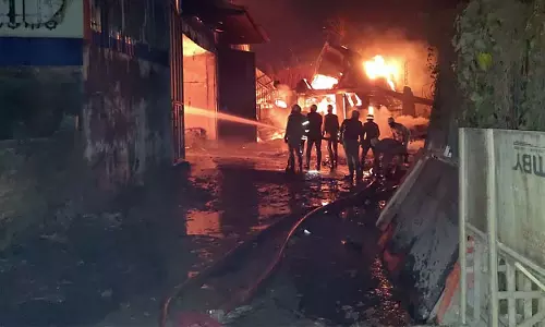 3 dead, several missing in massive Kolkata warehouse fire