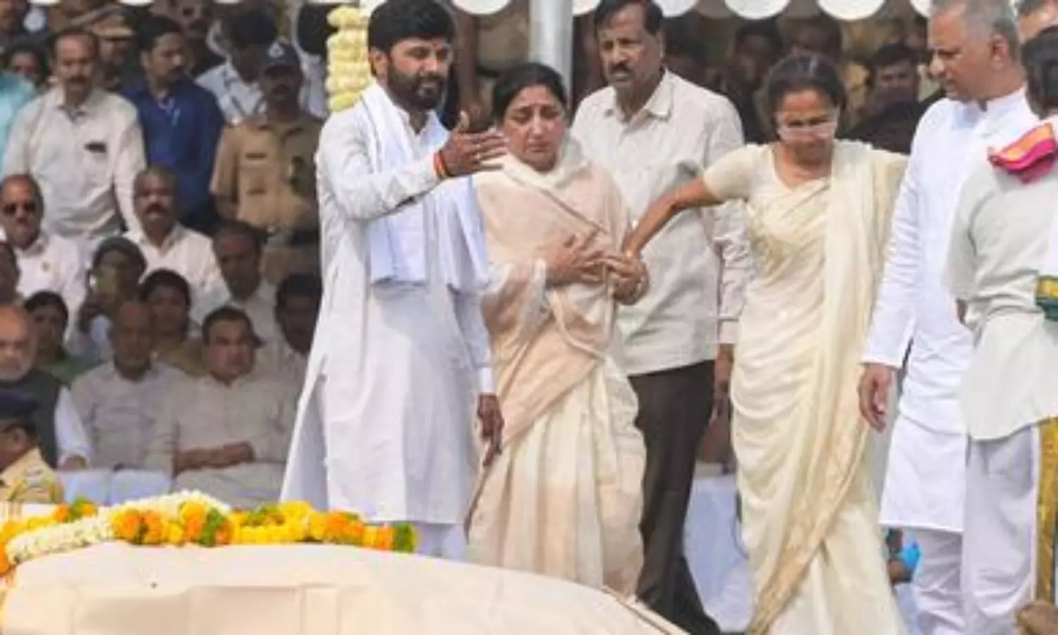 Ajit Pawar’s last rites held with full state honours