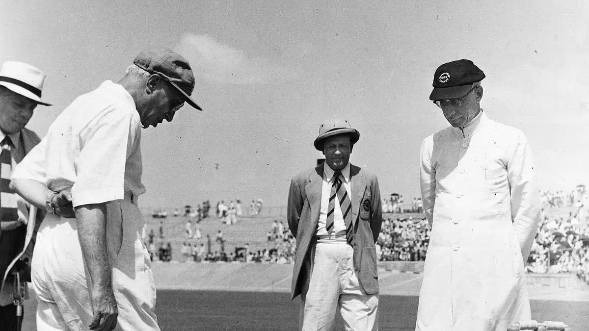 1953 video captures Nehru, Radhakrishnan playing cricket for flood relief 1953 video captures Nehru, Radhakrishnan playing cricket for flood relief