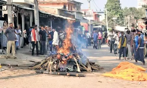 Bihar: Mahadalit woman cremated on road after route blocked by encroachments