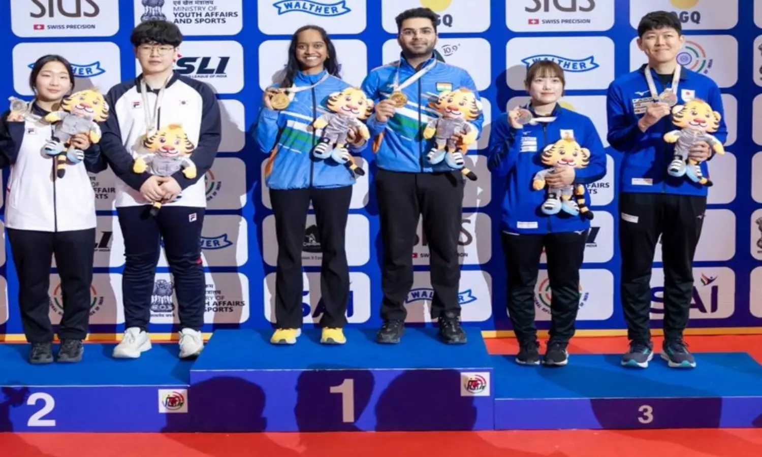 Elavenil, Arjun mixed team air rifle gold at Asian Shooting Cships