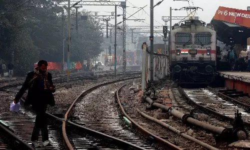 SC slams Railways budget priorities, prioritizes passenger safety over investments