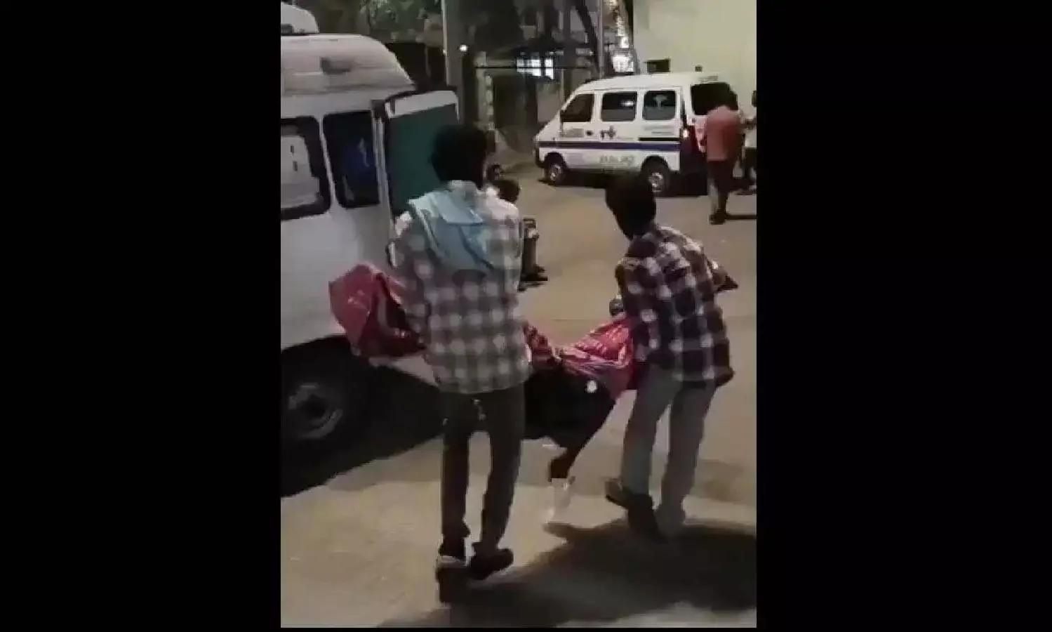 Telangana family carries woman’s body by hand after hospital refuses stretcher Telangana family carries woman’s body by hand after hospital refuses stretcher