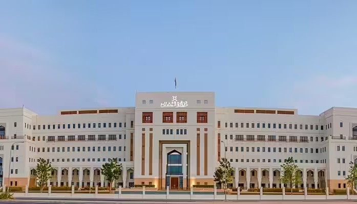 Oman cuts work permit fees for companies hiring more locals