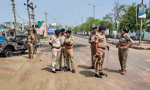 Violence grips MP town: Video shows stones pelted at mosque Violence grips MP town: Video shows stones pelted at mosque