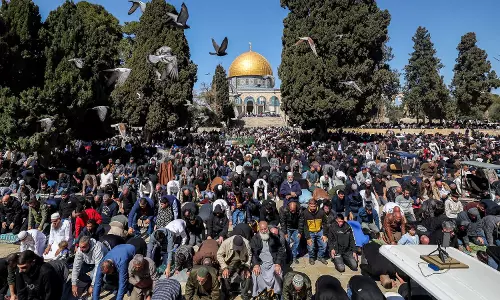 80,000 Muslims offer Ramadan’s 1st Jum’ah prayers at Al Aqsa