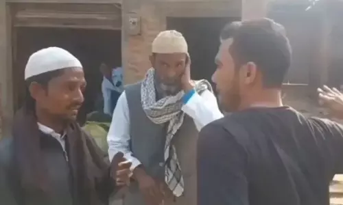 Man mercilessly assaults Muslim elder men in public in Uttar Pradesh Man mercilessly assaults Muslim elder men in public in Uttar Pradesh