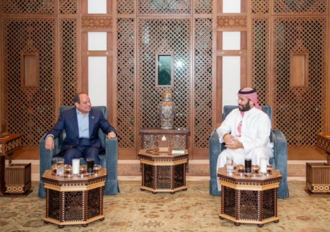 Saudi Crown Prince hosts Egyptian president at iftar in Jeddah
