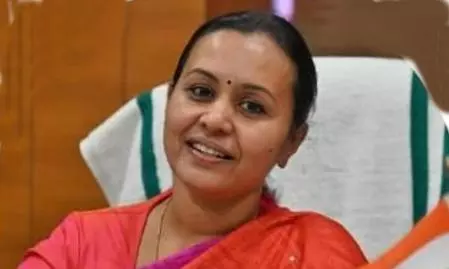 Kerala Health Minister Veena George injured in KSU-IUML protest clash at Kannur station Kerala Health Minister Veena George injured in KSU-IUML protest clash at Kannur station