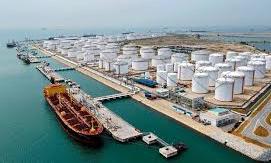 Iran speeds up oil loading at Kharg Island as US builds military presence