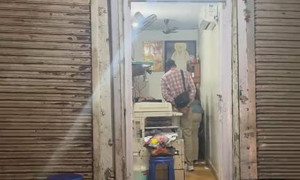 Delhi shopkeeper loses Rs 14 lakh in gunpoint heist in Model Town