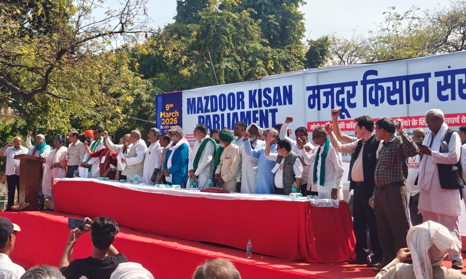 Farmers denounce Centre’s ‘pro-US’ policies; demand rollback