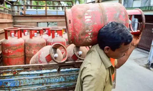 LPG crisis: Centre urges households to stop panic-booking of cylinders
