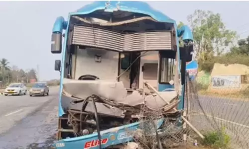 4 killed as Calicut-Bengaluru bus crashes in Karnataka
