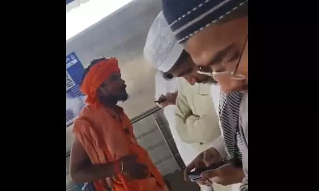 Hindu priest threatens to kill Muslim students in Delhi Hindu priest threatens to kill Muslim students in Delhi