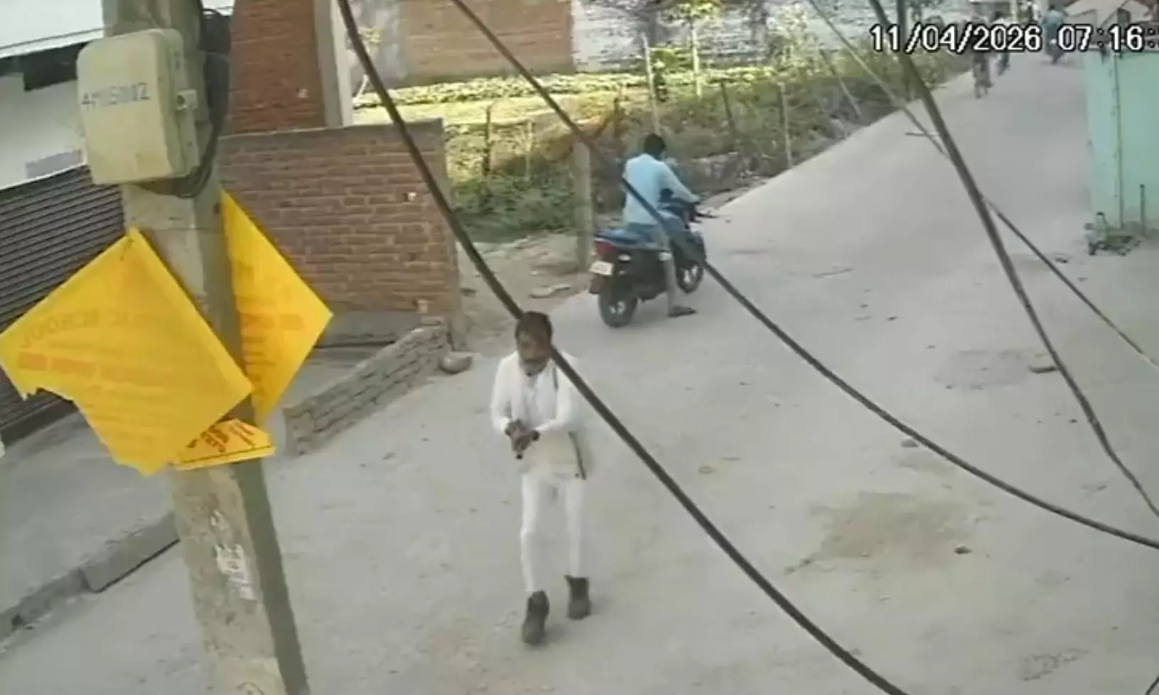 Man gunned down in broad daylight in UP; CCTV captures chilling visuals Man gunned down in broad daylight in UP; CCTV captures chilling visuals