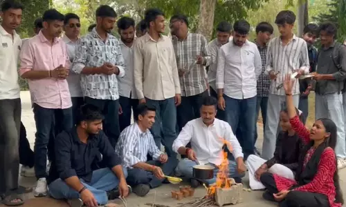 Rajasthan Uni: Protesting, students brew tea outside VC’s office
