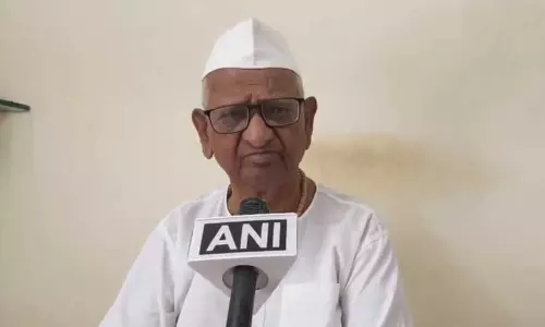 Anna Hazare backs AAP defectors who moved to BJP