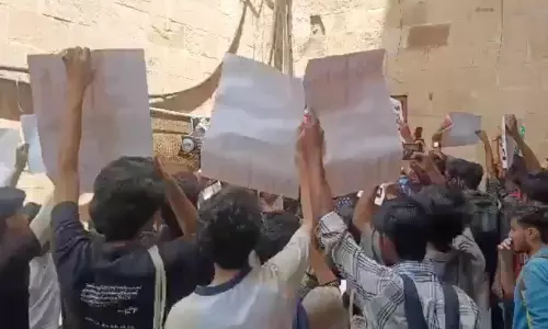 Jamia students protest RSS centenary event on campus