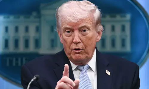 Trump issues fresh threat of bombing Iran unless Hormuz reopens