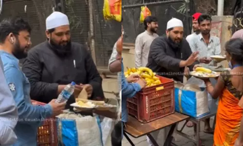 Hindutva man snatching food: Muslim youth offers food to everyone