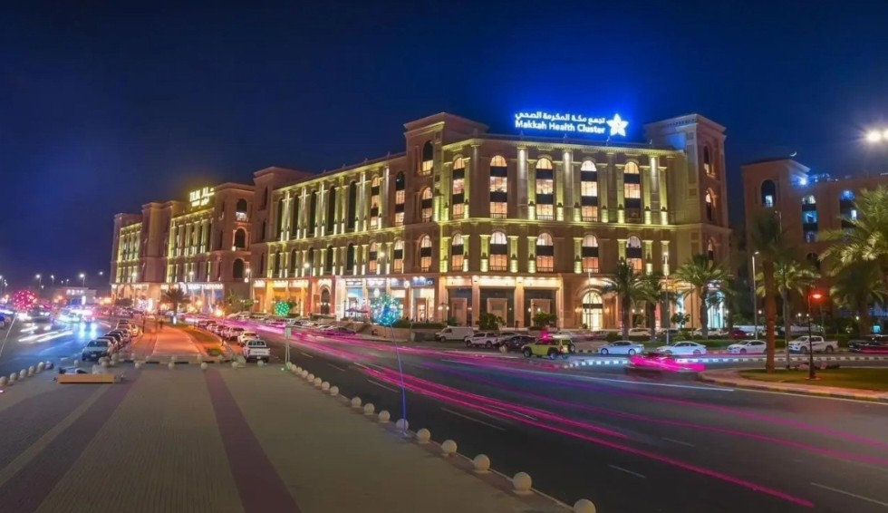 Saudi medical teams save four pilgrims after heart attacks in Makkah