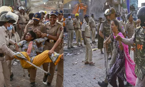 Railway demolishes mosque in Mumbai; Police lathi charge protesters Railway demolishes mosque in Mumbai; Police lathi charge protesters