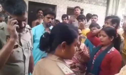 Hindutva group protests Eid al-Adha prayers at Taj Mahal Hindutva group protests Eid al-Adha prayers at Taj Mahal