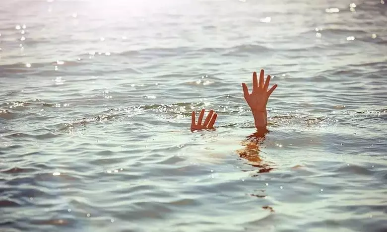 AP: Five die trying to save girl from Tungabhadra river; child rescued AP: Five die trying to save girl from Tungabhadra river; child rescued