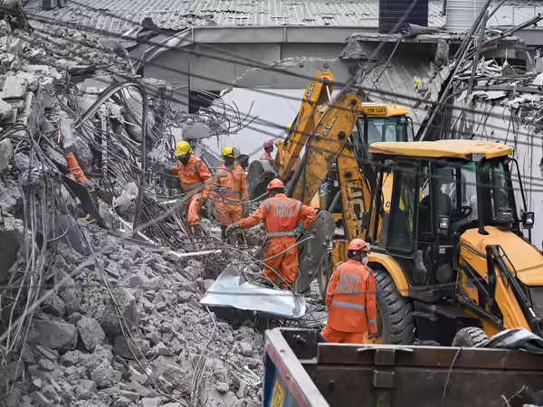 Death toll rises to 4 in South Delhi building collapse