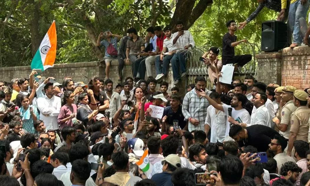Cockroach Janta Party swarms Jantar Mantar demanding Education Ministers resignation Cockroach Janta Party swarms Jantar Mantar demanding Education Ministers resignation