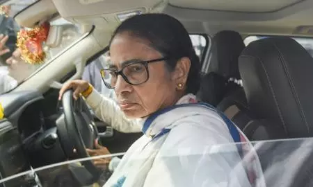 Mamata Banerjee skips KMC councillors’ meeting, to fly to Delhi Mamata Banerjee skips KMC councillors’ meeting, to fly to Delhi