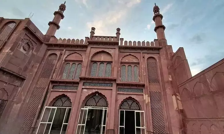 Meerut mosque embroiled in property dispute as police issue eviction notice over encroachment claims Meerut mosque embroiled in property dispute as police issue eviction notice over encroachment claims