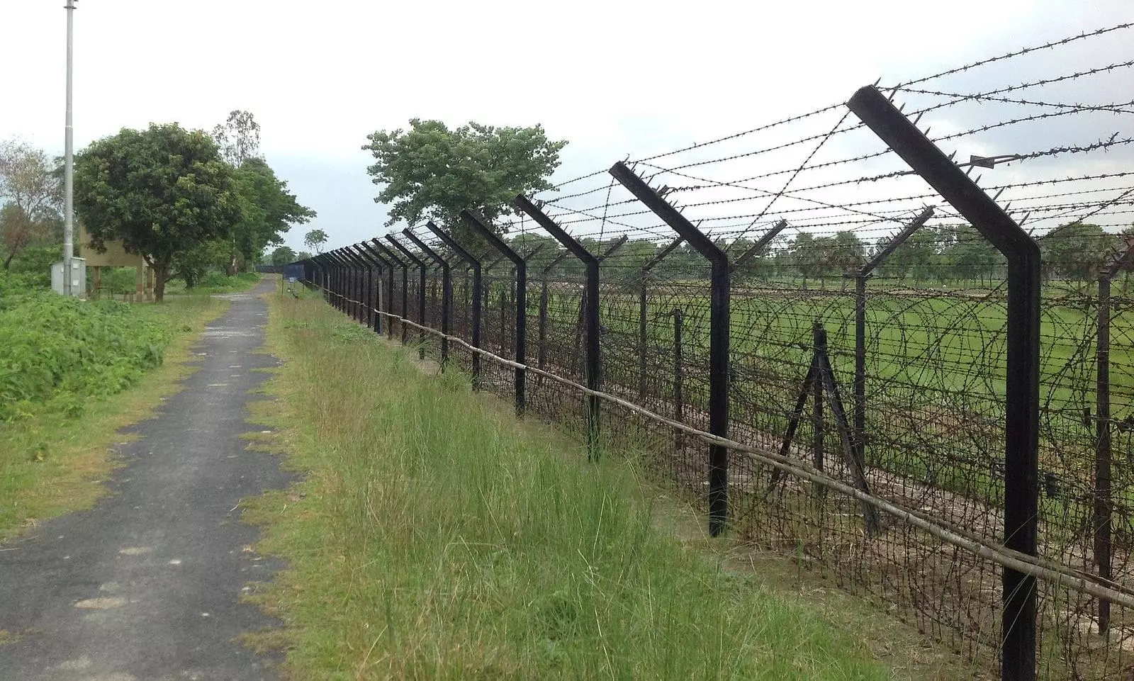 HRW says India has been pushing ethnic Bengalis across border, leaving families stranded at zero line HRW says India has been pushing ethnic Bengalis across border, leaving families stranded at zero line