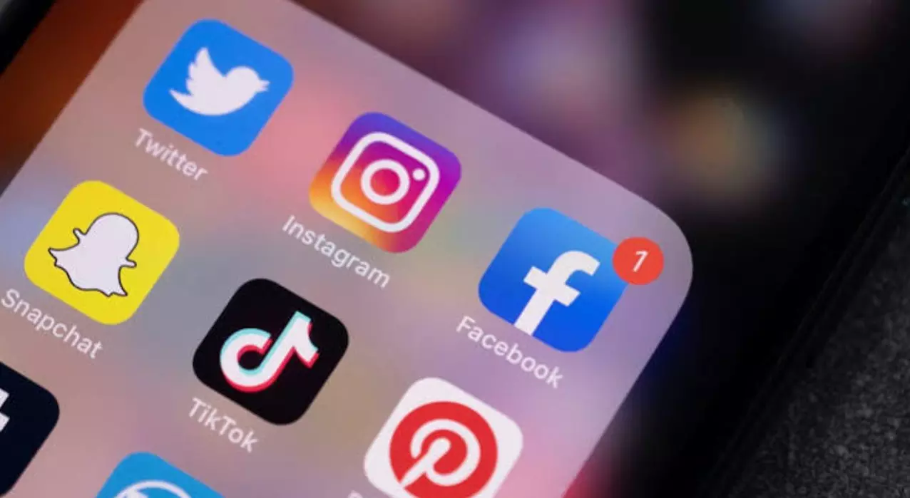 UAE bans social media access for children under 15 UAE bans social media access for children under 15