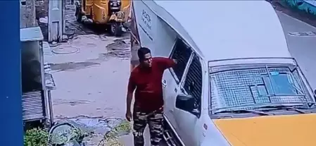 Hyderabad: Cash van driver steals Rs 17 lakh, flees on bike Hyderabad: Cash van driver steals Rs 17 lakh, flees on bike