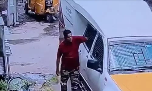 Hyderabad: Cash van driver steals Rs 17 lakh, flees on bike