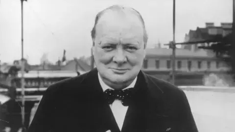 London gallery removes artwork after row over Churchill’s role in Bengal famine London gallery removes artwork after row over Churchill’s role in Bengal famine