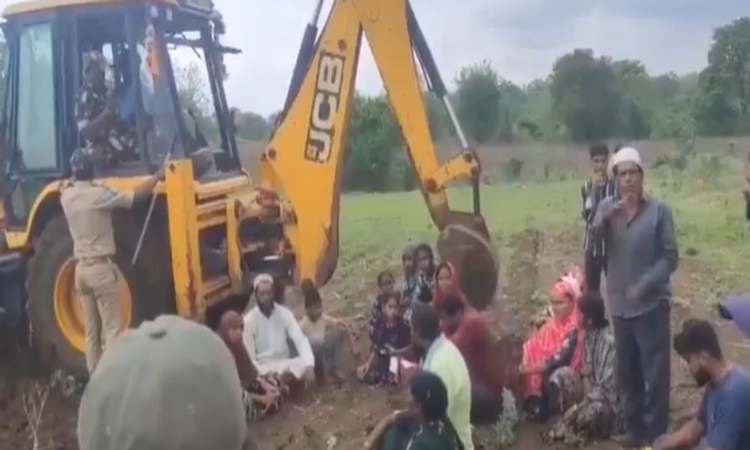 Farmers protest as forest department moves to clear disputed land in Pulasa village
