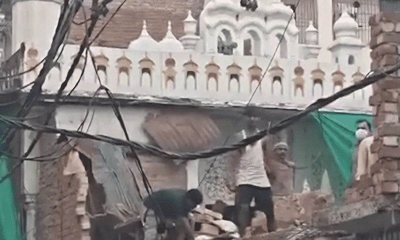 Uttar Pradesh demolishes 5 mosques in 24 hrs in Varanasi Uttar Pradesh demolishes 5 mosques in 24 hrs in Varanasi