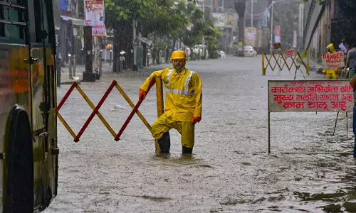 Mumbai rains: BMC urges residents to stay indoors amid red alert Mumbai rains: BMC urges residents to stay indoors amid red alert