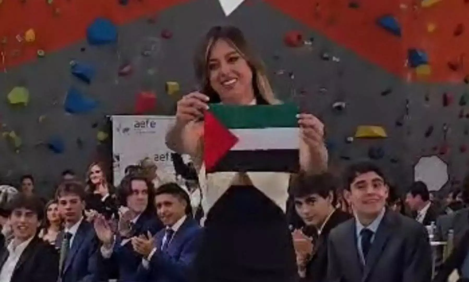 Colombian President’s daughter holds Palestinian flag at graduation ceremony Colombian President’s daughter holds Palestinian flag at graduation ceremony