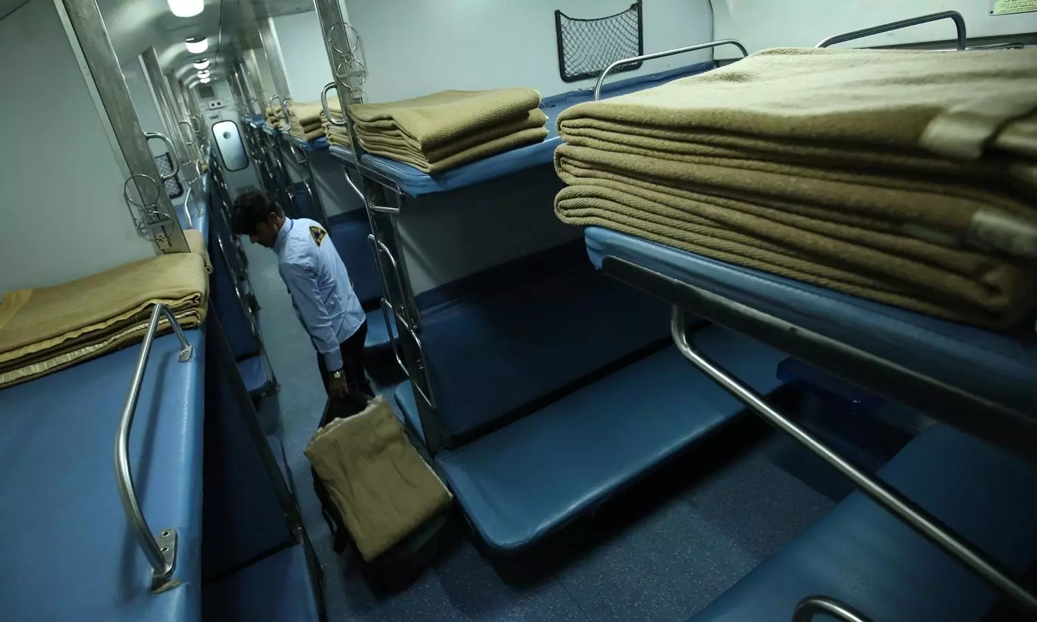 Linen theft on Indian Railways AC coaches crosses 1.27 crore; contractors bear ₹104 cr loss Linen theft on Indian Railways AC coaches crosses 1.27 crore; contractors bear ₹104 cr loss