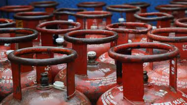 Swiggy Instamart launches 10-minute LPG cylinder delivery Swiggy Instamart launches 10-minute LPG cylinder delivery