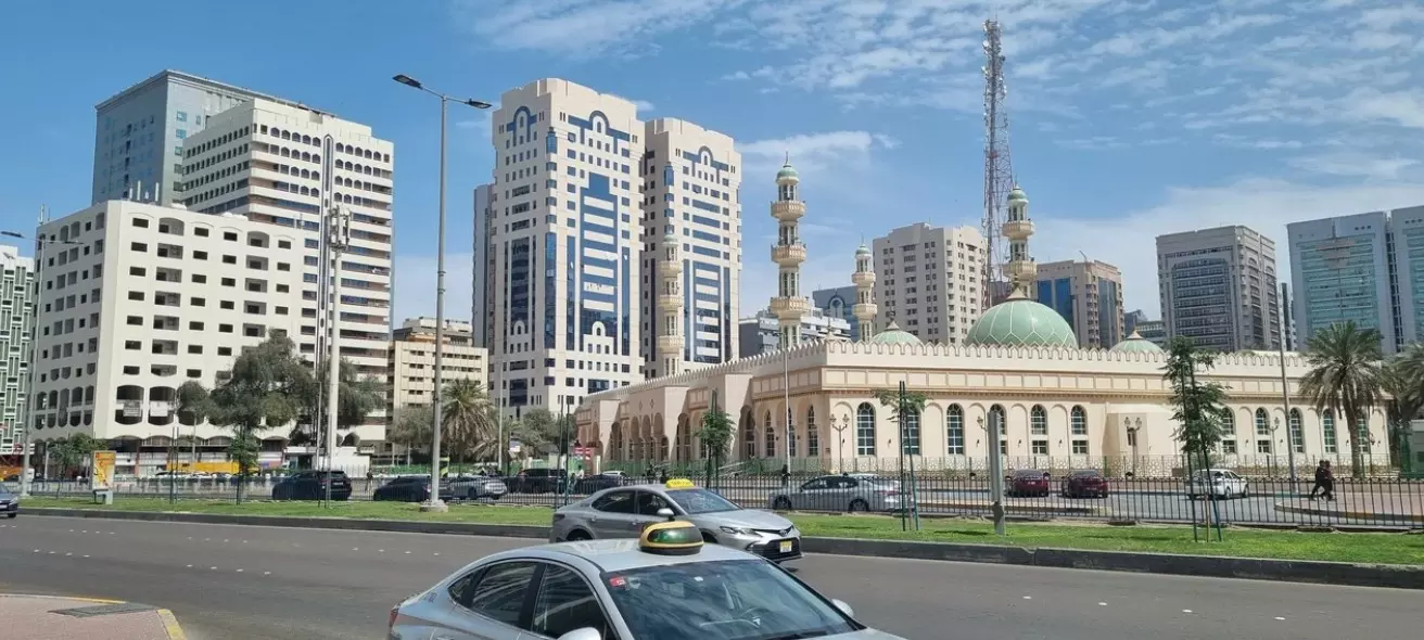 Abu Dhabi Police warn against illegal parking near mosques Abu Dhabi Police warn against illegal parking near mosques