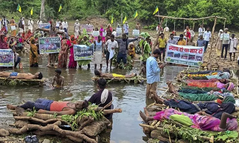 Madhya Pradesh Police crush tribal protest against river-link project Madhya Pradesh Police crush tribal protest against river-link project